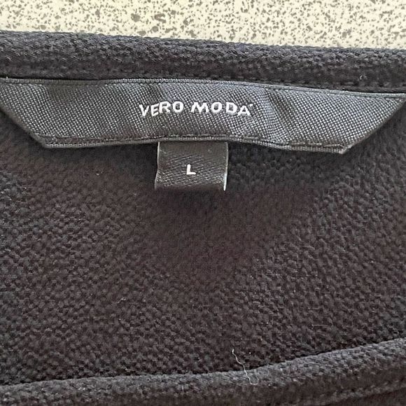 Vero Moda peep neck scoop neck long sleeve top - Picture 6 of 8